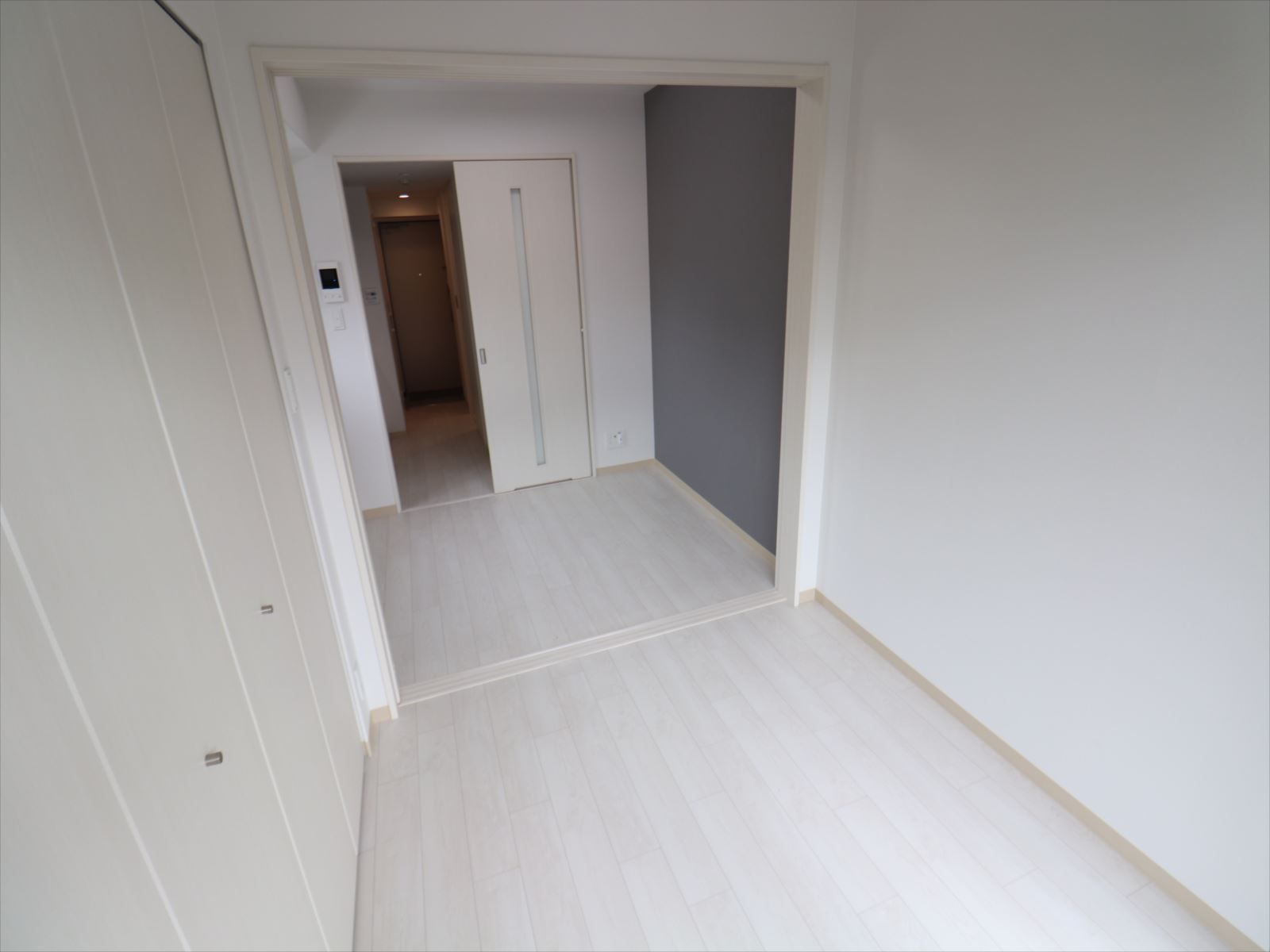 その他部屋・スペース　窓側から見たお部屋です