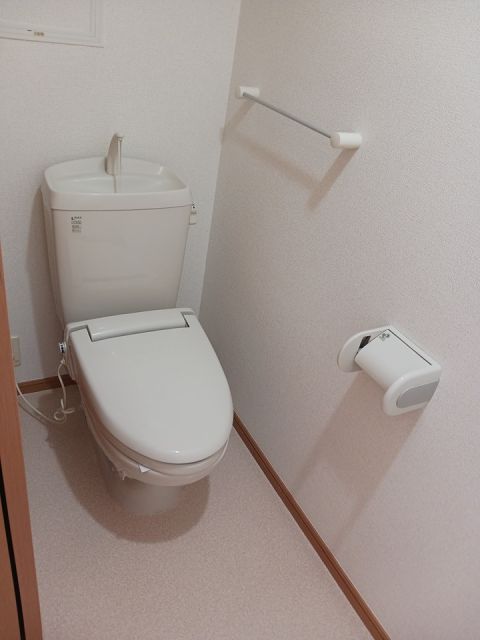 ＪＲ高崎線 熊谷駅 バス乗車時間：25分 最寄りバス停で下車 徒歩13分 2階建 築20年のトイレ写真