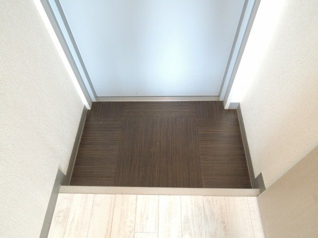 玄関　同物件別部屋