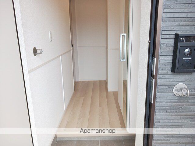 小張プレイスIIの玄関写真