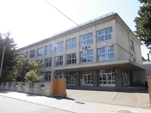 中学校　札幌市立啓明中学校（中学校）まで814m