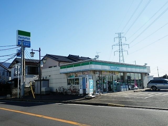 コンビニ　ファミリーマート（コンビニ）まで620m