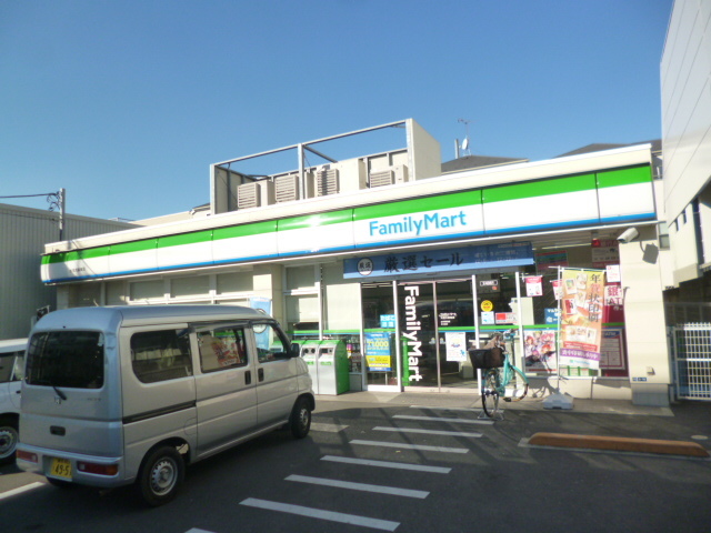 コンビニ　ファミリーマート大田大森南店（コンビニ）まで300m