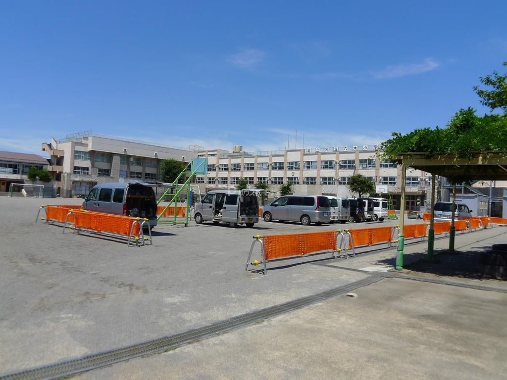 小学校　足立区立六木小学校（小学校）まで1360m