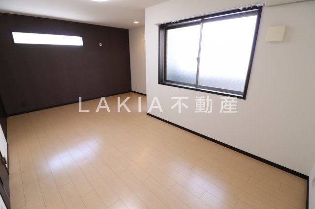 フジパレス塚本駅西I番館の居間写真