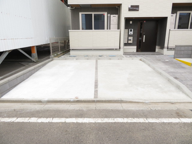 駐車場　敷地内駐車場