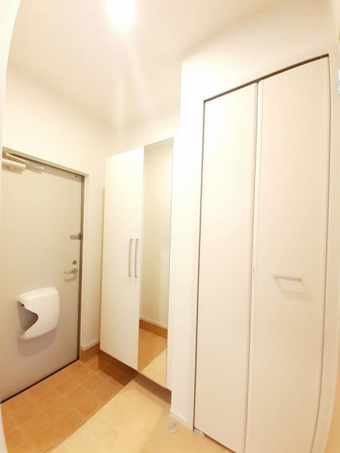ラフレ-ズM IIの玄関写真