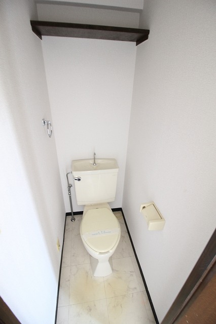 東武東上線 朝霞駅 徒歩6分 3階建 築38年のトイレ写真