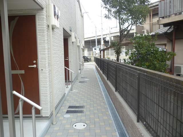 ＪＲ山陽本線 姫路駅 バス乗車時間：23分 最寄りバス停で下車 徒歩9分 2階建 築10年の玄関写真