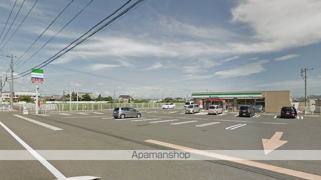 コンビニ　ファミリーマート浦安本町店（コンビニ）まで1132m