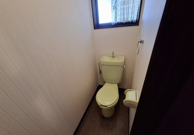 熊本市電健軍線 健軍交番前駅 徒歩6分 2階建 築33年のトイレ写真