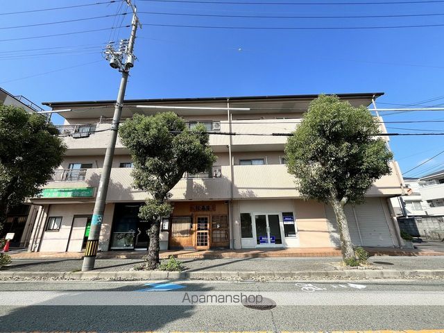 阪急千里線 北千里駅 バス乗車時間：10分 最寄りバス停で下車 徒歩5分 築40年