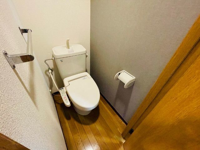 トイレ　【トイレ】別部屋の写真です