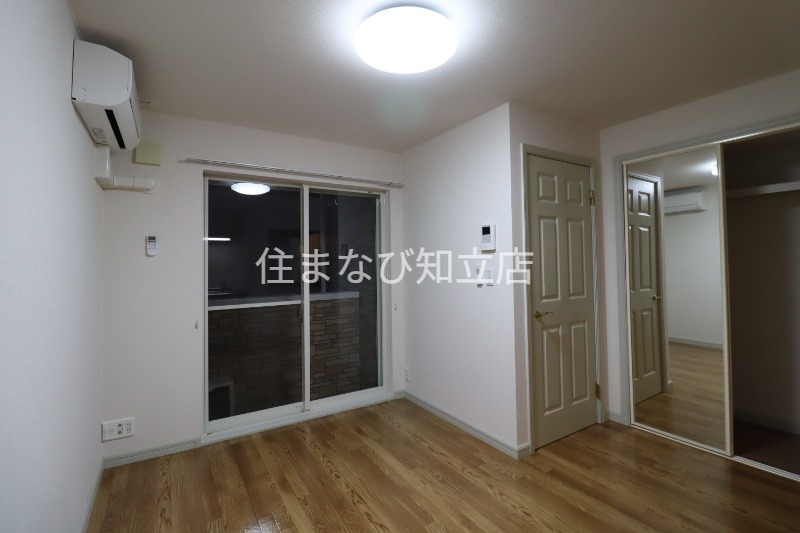 居室・リビング　同型別部屋写真