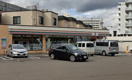 コンビニ　セブンイレブン札幌北9条二十四軒通店（コンビニ）まで564m