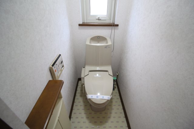 美原4丁目戸建のトイレ写真