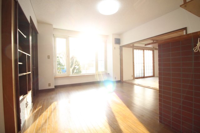 美原4丁目戸建の居間写真