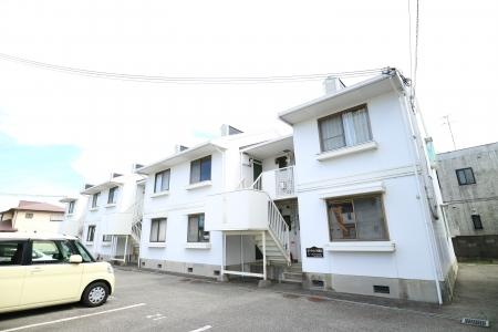 建物外観　モニター付きインターホンで安心です♪