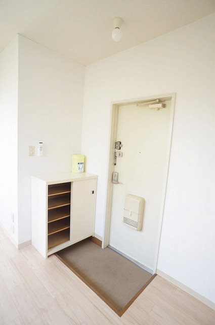 フジフラットの玄関写真