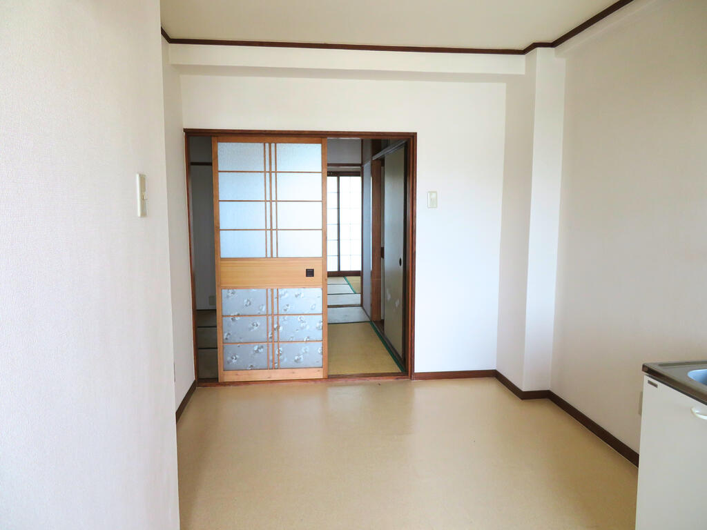 ロイヤルハイツの居間写真