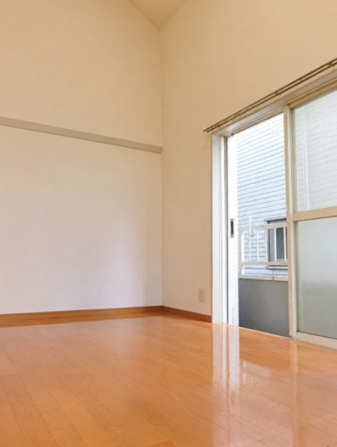 居室・リビング　同建物、別部屋参考写真です。