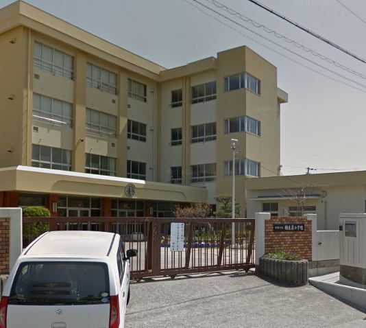 小学校　和歌山市立楠見東小学校（小学校）まで563m