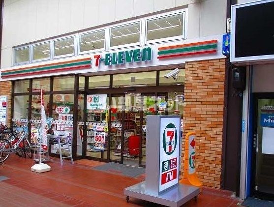 コンビニ　セブンイレブン神戸元町商店街店（コンビニ）まで120m