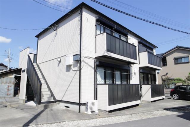 建物外観　軽量鉄骨造の建物です☆
