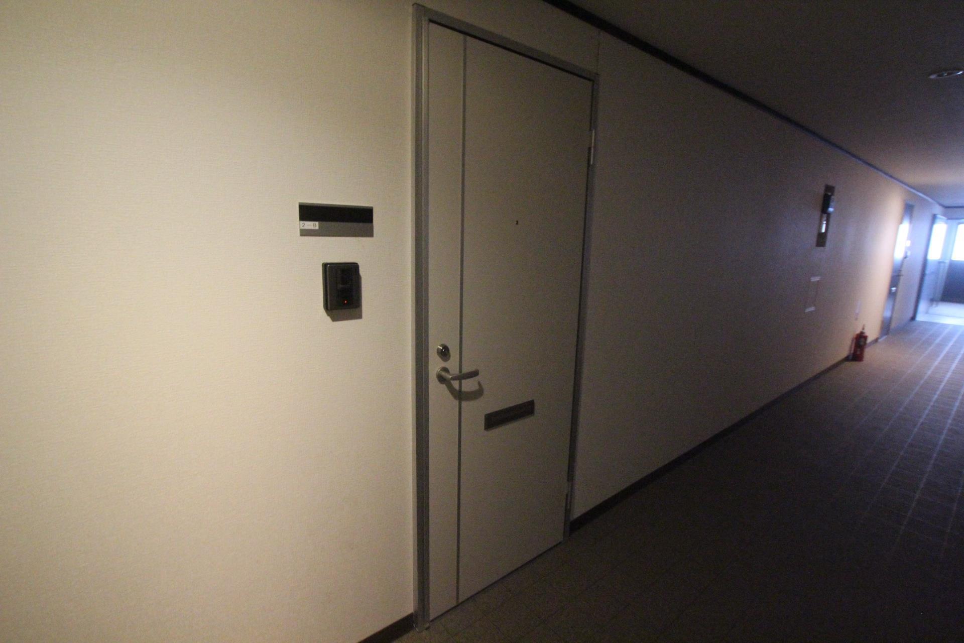 玄関　同タイプ反転イメージ
