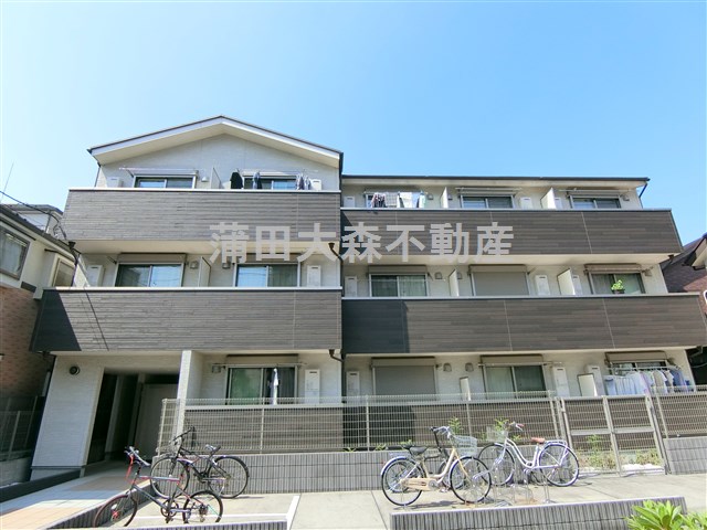 建物外観　2017年7月築　木造地上3階建て総戸数14戸の人気賃貸アパ