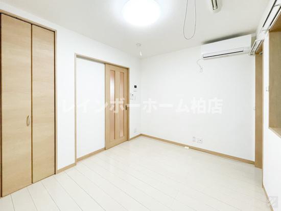 居室・リビング　※別部屋参考写真。