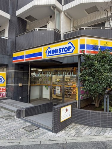 コンビニ　ミニストップ新横浜1丁目店（コンビニ）まで216m