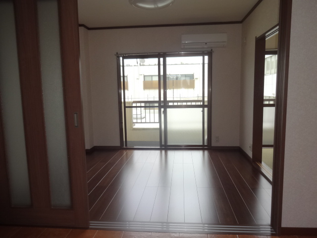 居室・リビング　リフォームしてあります☆