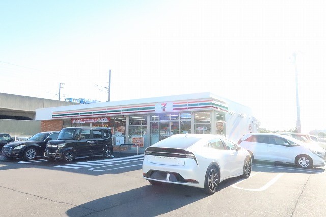 コンビニ　セブンイレブン宇多津浜五番丁店（コンビニ）まで336m