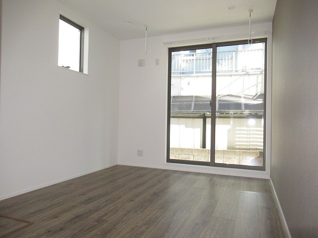 居室・リビング　6.4帖の洋室です。角部屋で開放感良好のお部屋です♪