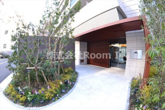 エントランス　落ち着いたエントランスです