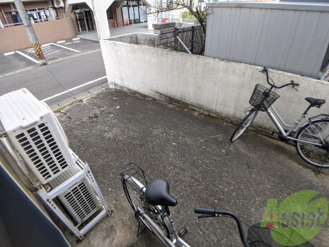 バルコニー　こまめに換気をして、お部屋の空気を入れ替えましょう。