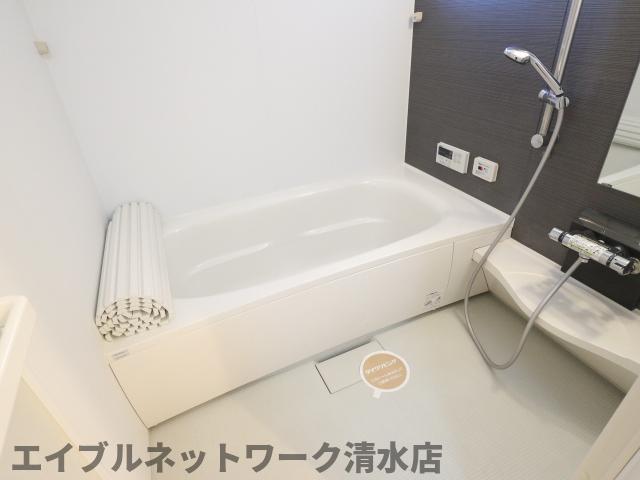 バス・シャワールーム　コンパクトで使いやすいお風呂です