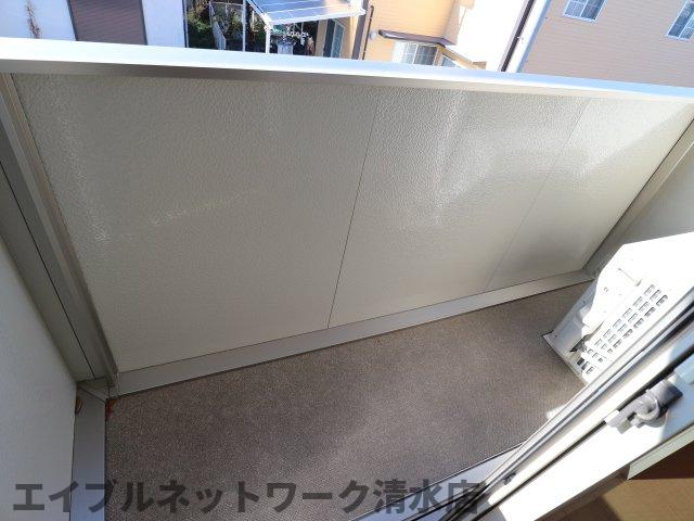 バルコニー　暖かな日差しのふりそそぐバルコニー