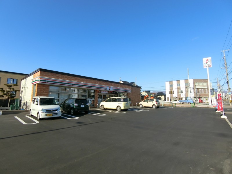 コンビニ　セブンイレブン函館赤川通り店（コンビニ）まで244m