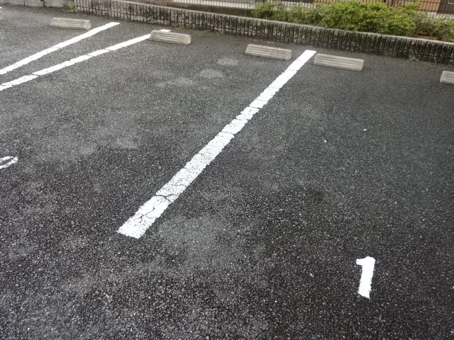 【レオパレスルニIIIの駐車場】