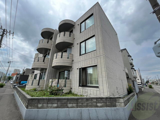 札幌市北区北二十六条西のマンションの建物外観