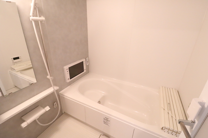 バス・シャワールーム　浴室乾燥機＆追い炊き機能付きです。