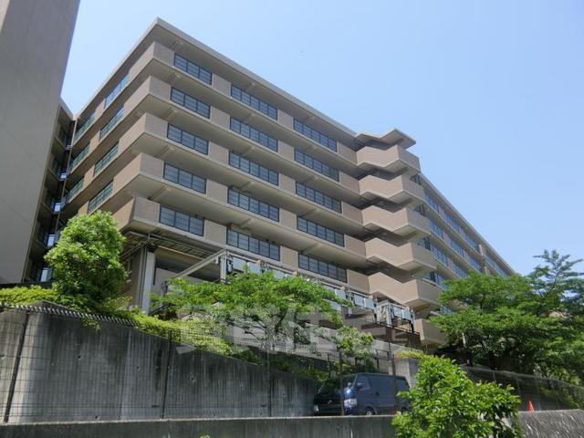 宝塚市武庫山のマンションの建物外観