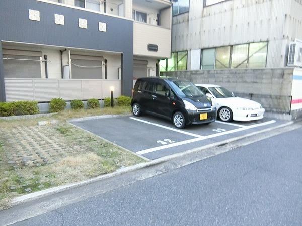 【フジパレス堺老松町２番館の駐車場】