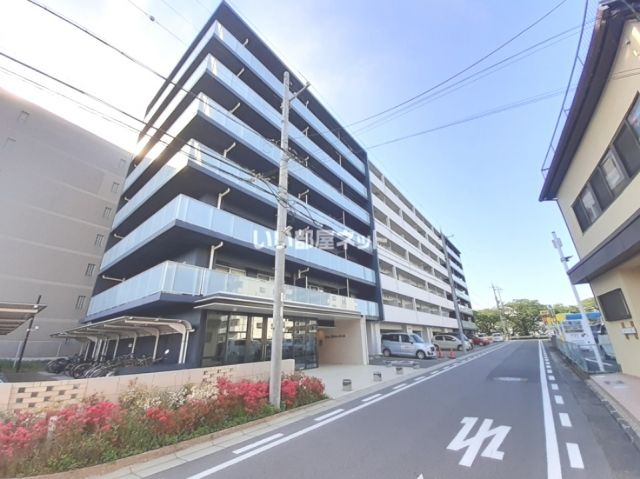 【奈良市芝辻町のマンションの建物外観】