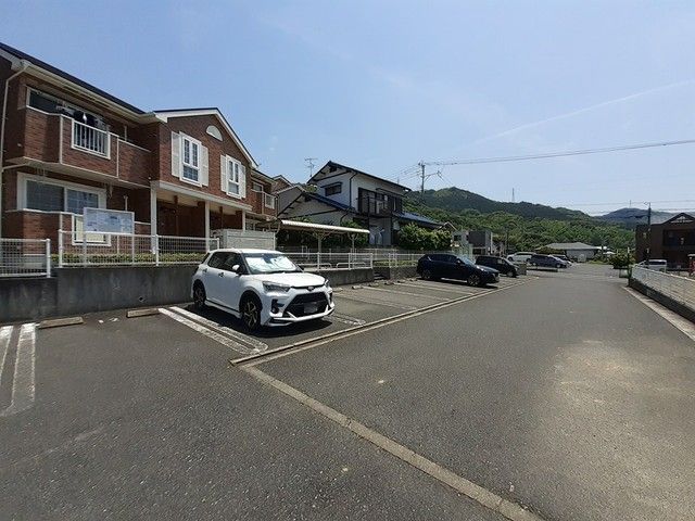 【北九州市八幡西区上上津役のアパートの駐車場】