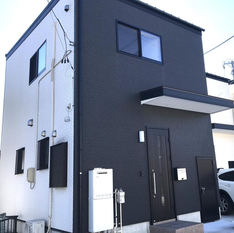 イエローコート内郷　A号棟の建物外観