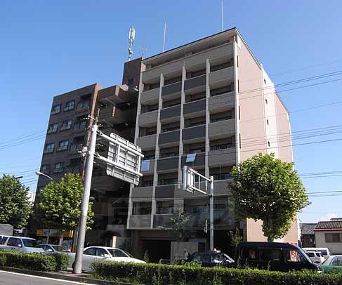 【京都市南区西九条東島町のマンションの建物外観】