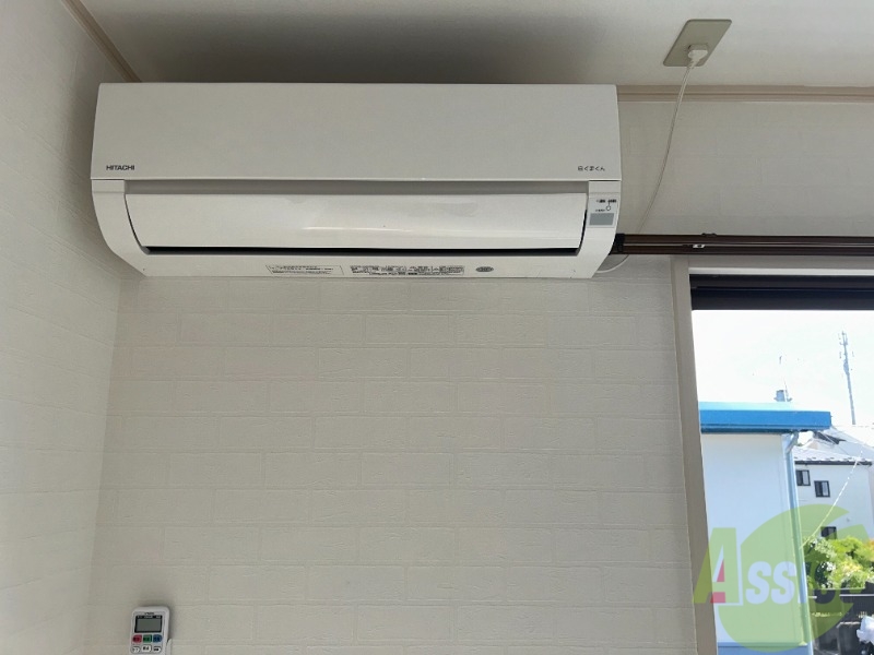その他設備　エアコンです。こちらはリビングに設置されています。